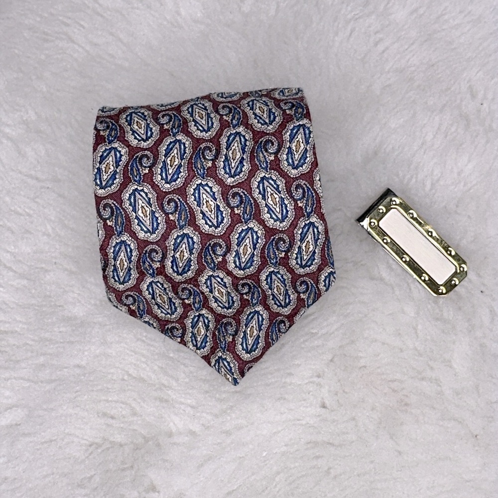 Oscar de la Renta Couture Collection Burgandy with blue, white and gold paisley - Picture 2 of 5